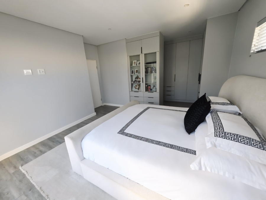 To Let 4 Bedroom Property for Rent in Sandown Western Cape